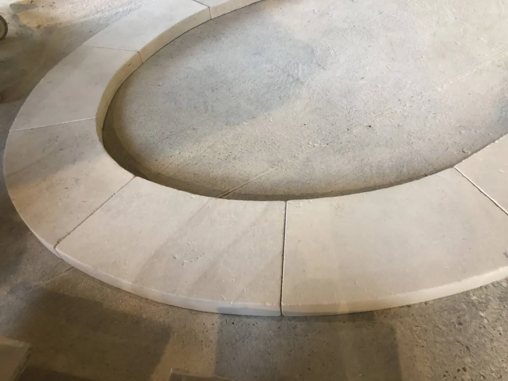 Margelle Pierre de Dordogne pierre de Thenon, Limeyrat, Auberoche pour dallage ancien et contemporain, Mougins, Cannes