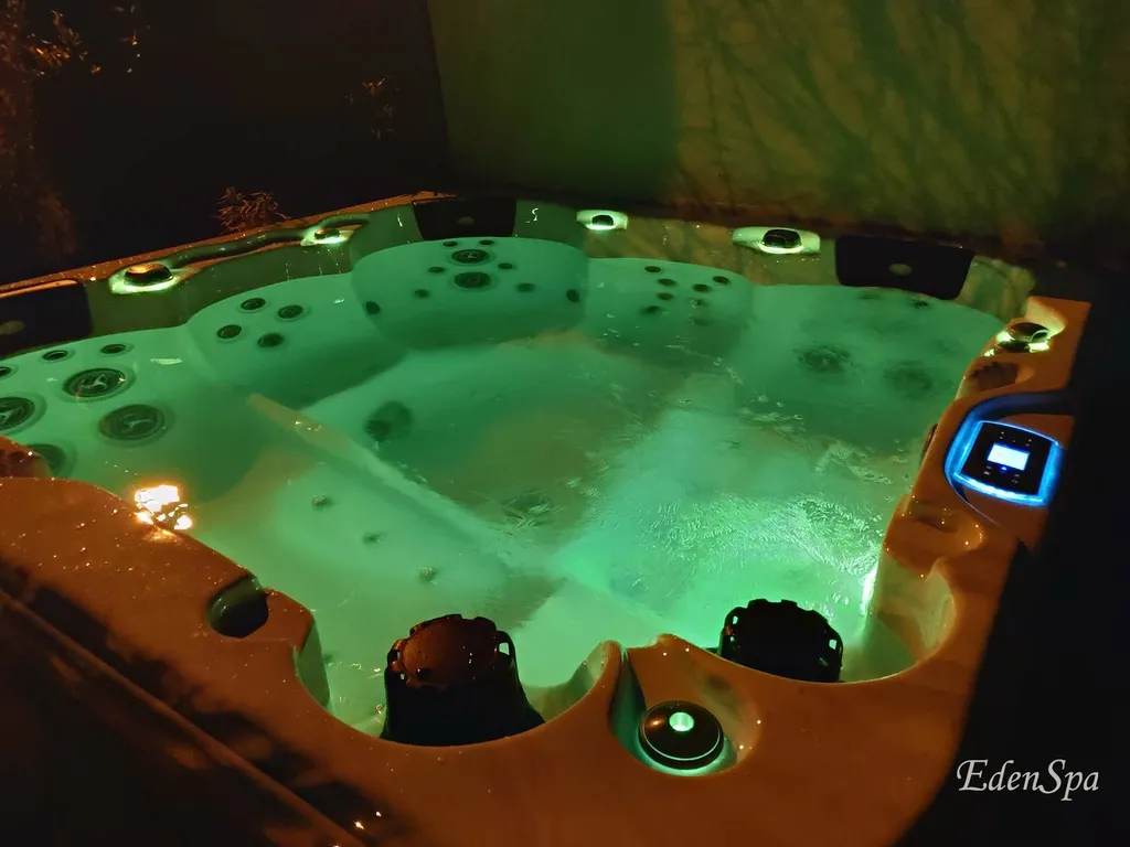 spa jacuzzi canada terrasse exterieure marignane