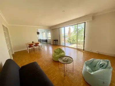 Vivre dans un bel appartement à Saint Germain en Laye avec balcon et un parking pour un stationnement plus facile