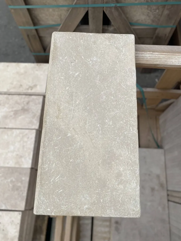 MARGELLES EN PIERRE NATURELLE DU MAROC - NIMES ANTIQUES - MONTPELLIER ANTIQUE AU FORMAT 61X30.5X3CM FINITION VIEILLIE BORD DEMI ROND