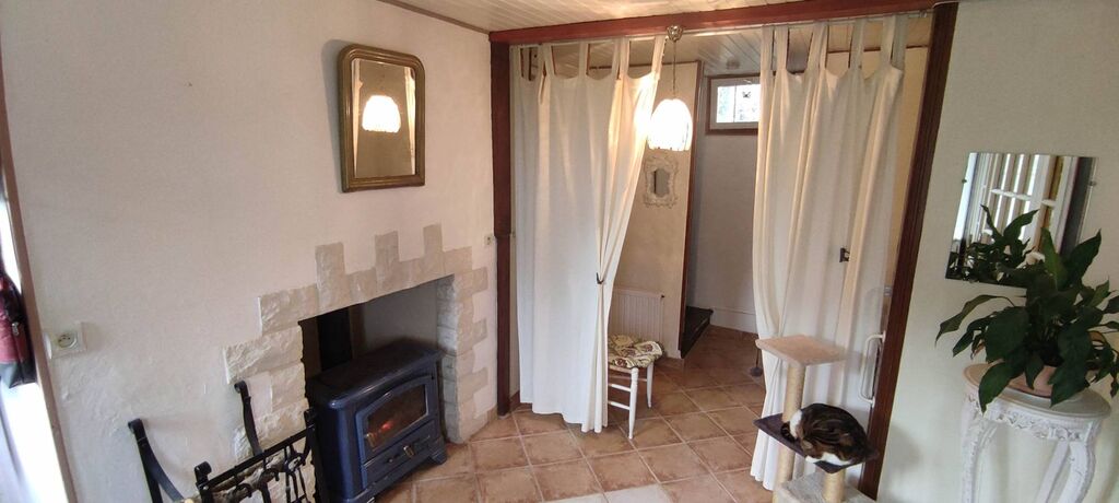 A vendre, à VIMOUTIERS (61120), charmante maison à colombages de 126 m² et son jardin de 125 m² à quelques pas du centre ville.