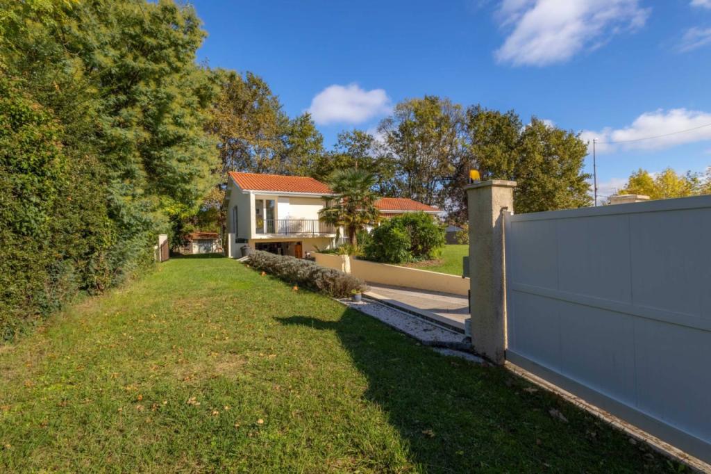 Agréable maison avec grande parcelle de 1300m2 Pessac Haut-Lévêque - Cap de Bos 