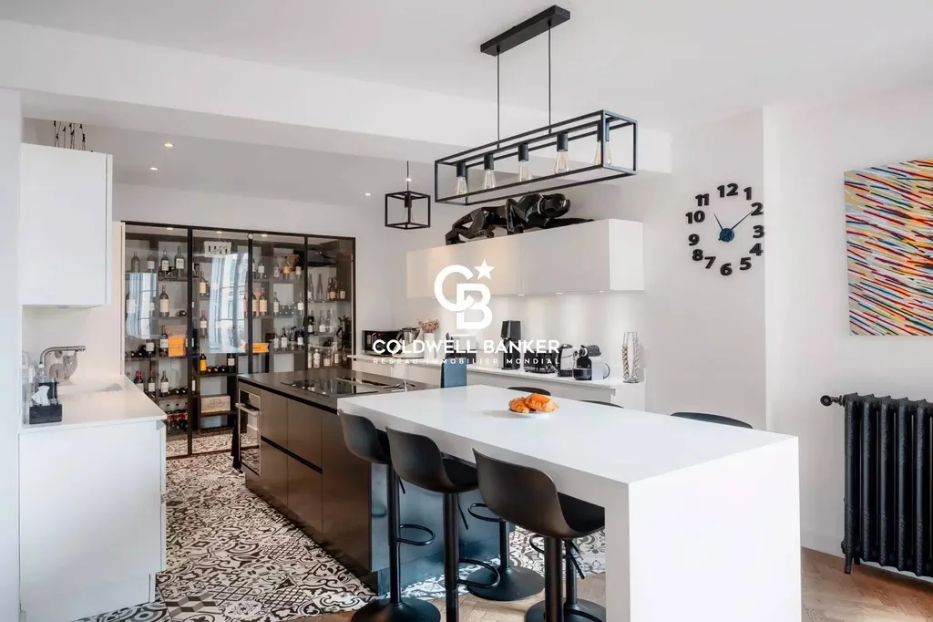 Appartement à vendre Bordeaux Palais Gallien / Fondaudège – dernier étage rénové avec terrasse panoramique et parking