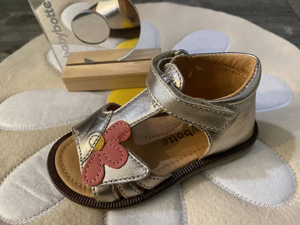 nu pied bébé velcro pour pied épais près de Vignonet