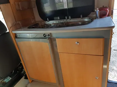 VENDU CAMPING CAR CHAUSSON WELCOME 28 CAPUCINE BLEU 6 COCHAGES