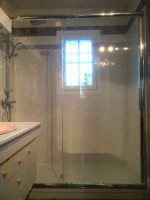 Remplacement baignoire par douche senior sécurisée