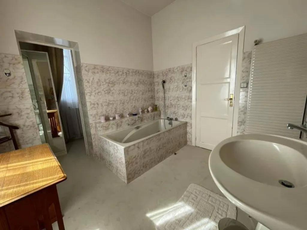 A saisir magnifique maison bourgeoise de 275 m² édifiée sur un terrain de 1119 m²