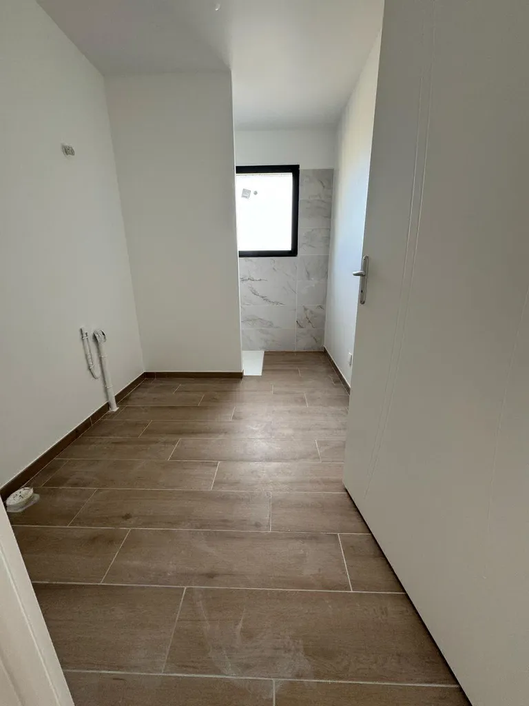 Peinture, enduit maison neuve finition veloutée avec murs de décoration près du Neubourg