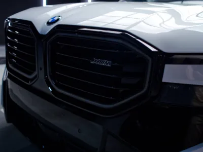 Cette BMW XM a été entièrement protégée par un film de protection PPF XPEL, assurant une défense durable tout en valorisant son design exclusif.