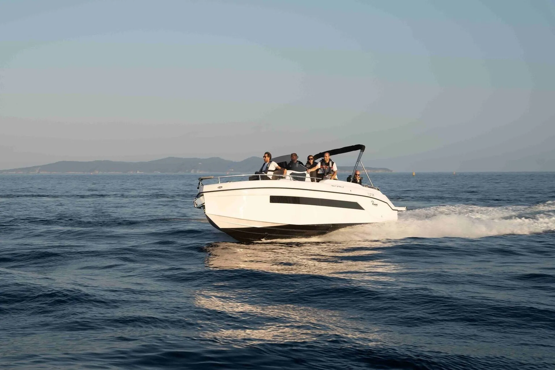 Vente de bateaux coques rigides neufs et d'occasion équipé de moteur hors bord Honda Marine avec financement en LOA ou en crédit disponible à La Londe-les-Maures proche de Grimaud dans le Var