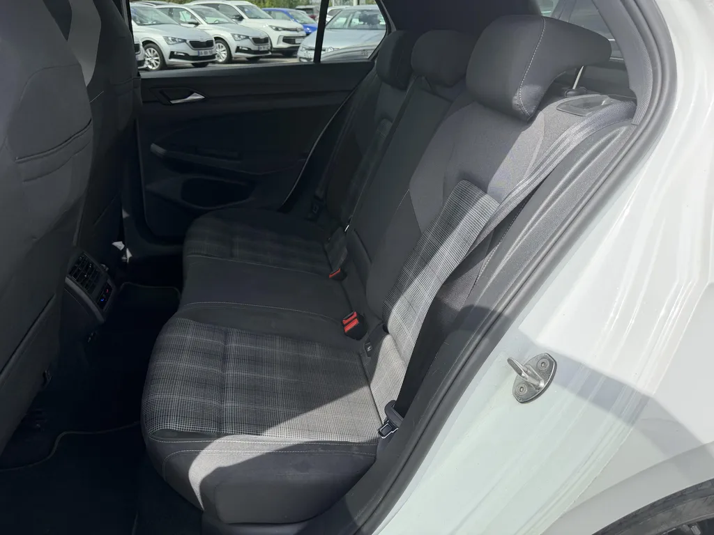 Volkswagen Golf 8 GTD d'occasion à vendre à faible distance de Rouen : une sportive diesel performante disponible chez Caudebec Automobiles