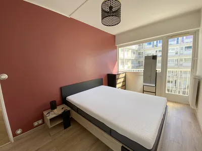 Le Pecq- Appartement de 4 pièces en étage élévé avec ascenseur, lumineux et situé dans une résidence avec gardiens et espaces verts