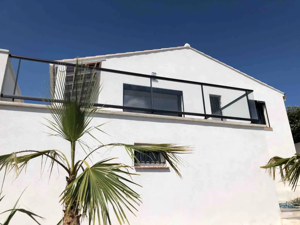 Villa neuve sur Martigues avec menuiseries K-Line et volet Bubendorff ral 9005