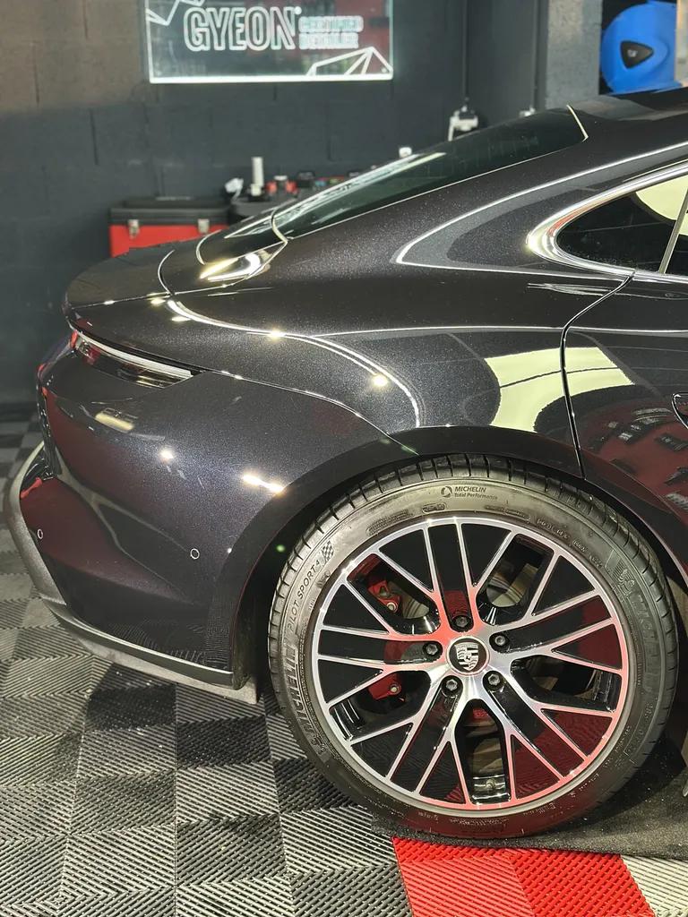 detailing lyon spécialiste Porsche Taycan