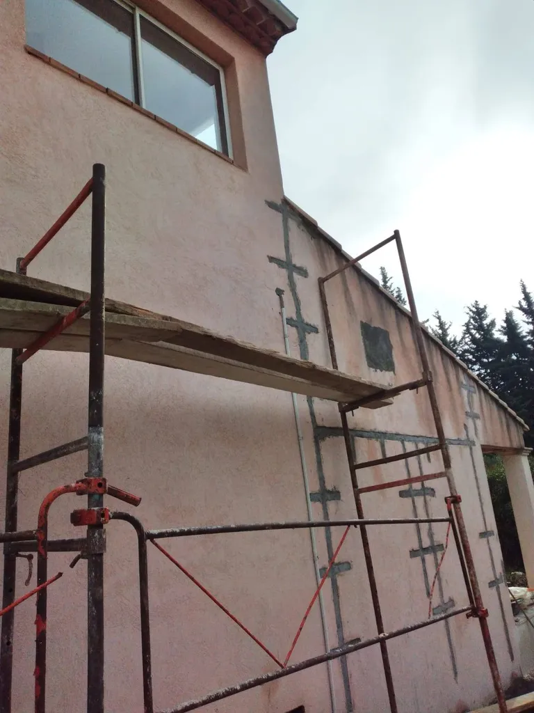 Traitement de la sécheresse des façades de villas à Marignane