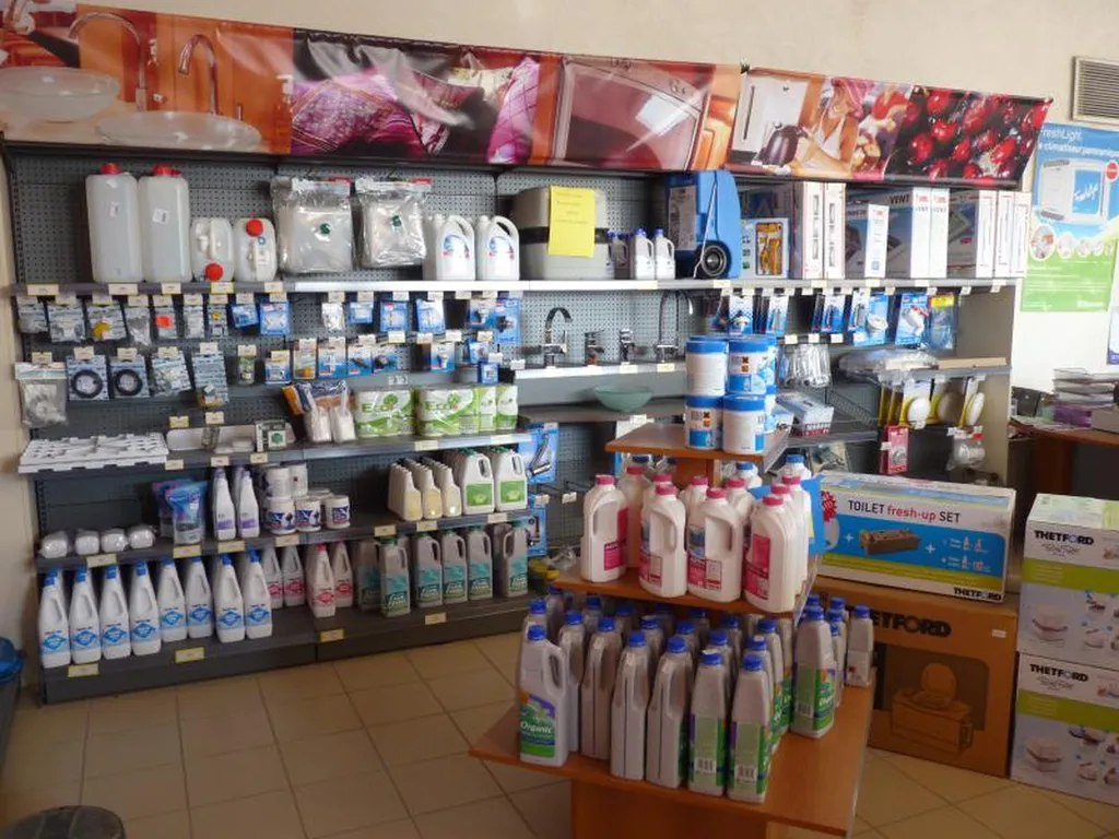 spécialiste pièces détachées et accessoires loisirs pour camping-car et caravanes dans les Bouches du Rhône.