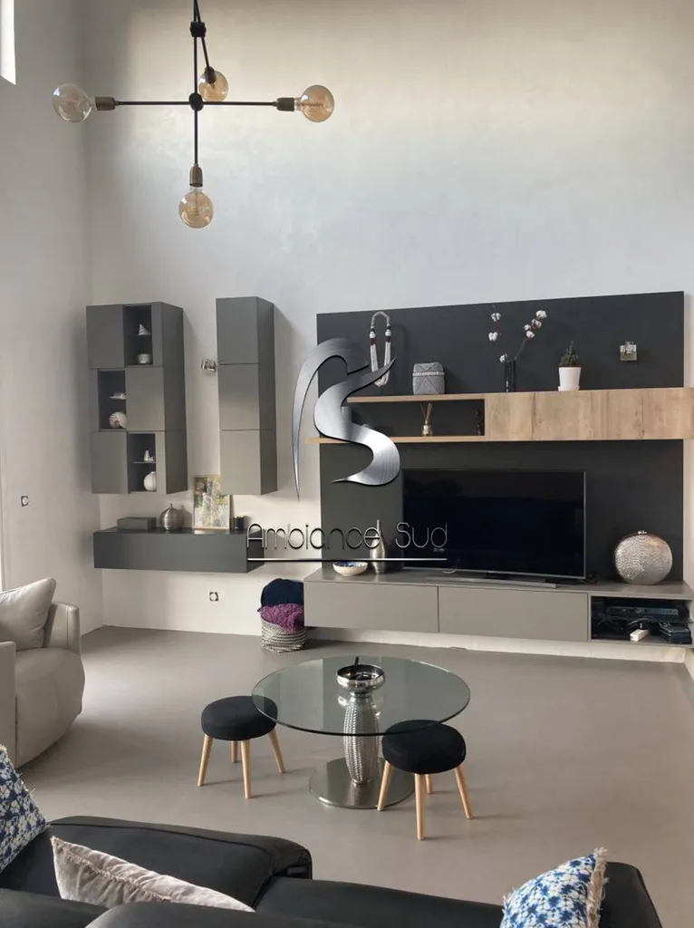 Artisan pour pose de béton ciré de qualité près de Toulon Var 83