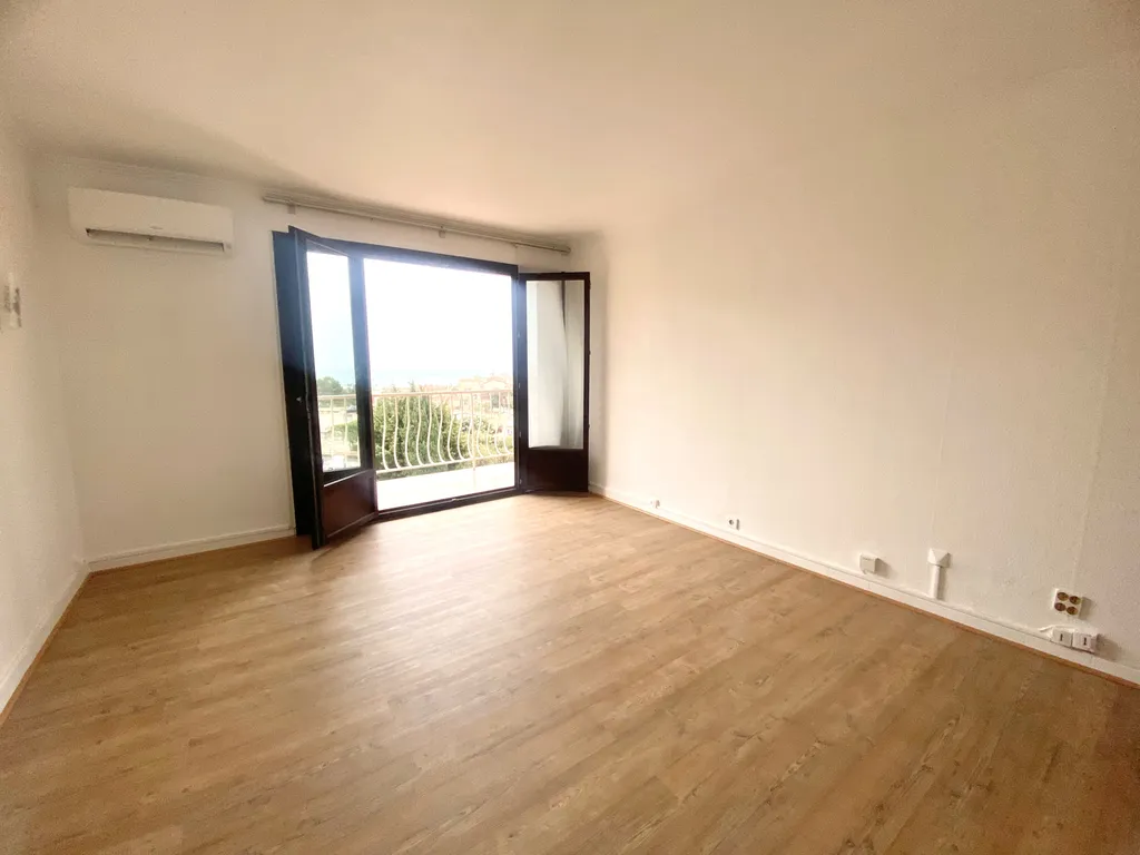 Vente appartement T2 Cassis  en dernier étage avec terrasse vue mer, village & Cap Canaille dans résidence sécurisée