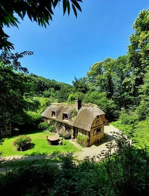 A acquérir, Chaumière installée dans un écrin de verdure de 17 809 m², proche de Pont-Audemer (27500)