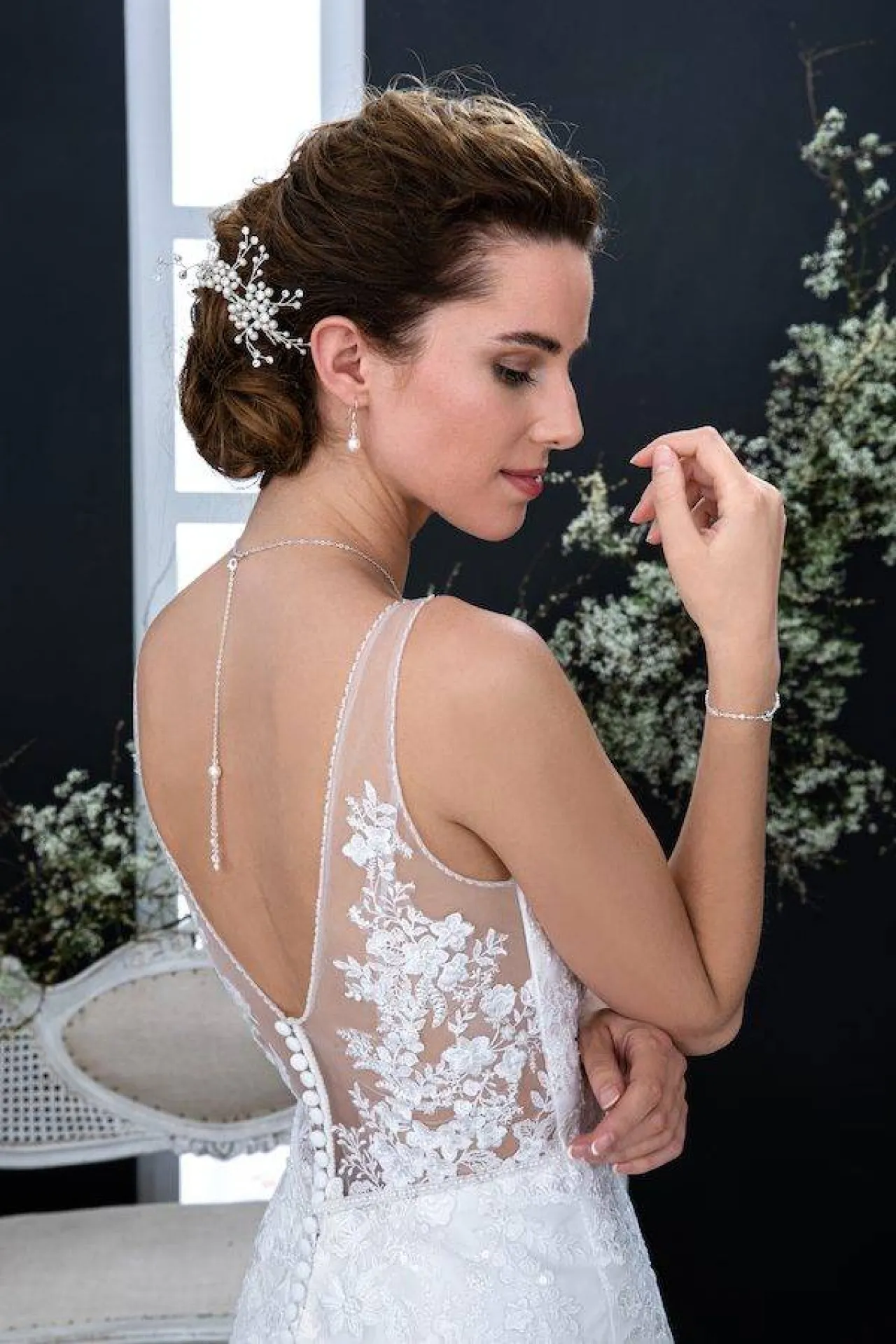 Robe de mariée sirène flamenco en dentelle ajustée près du corps Violaine Marseille.