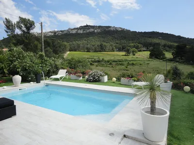 A vendre roquefort la bédoule bas de villa