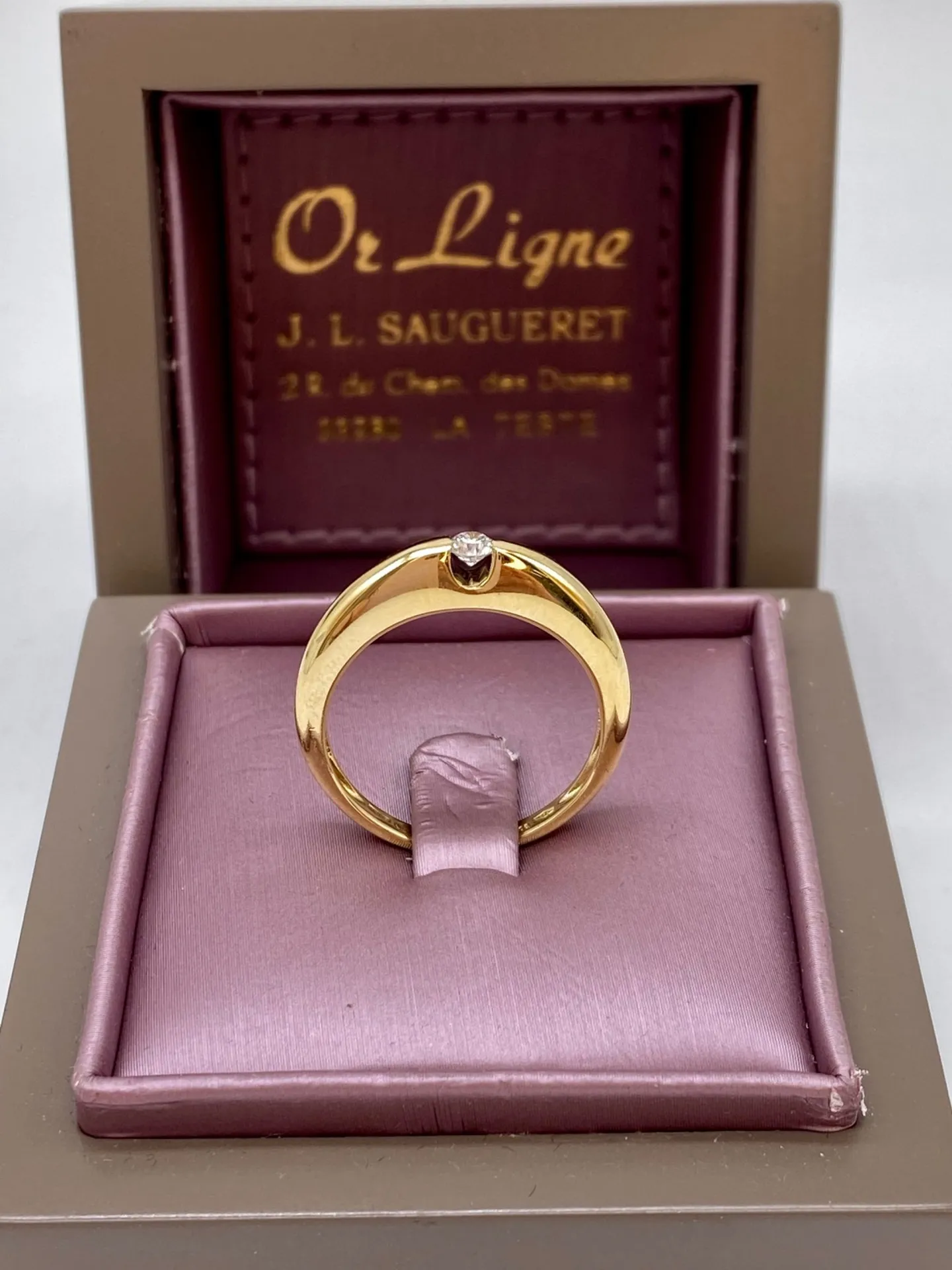 Bague en or 750/1000ème solitaire diamant serti semi clos en dépôt vente chez Or Ligne à La Teste de Buch sur le Bassin d'Arcachon