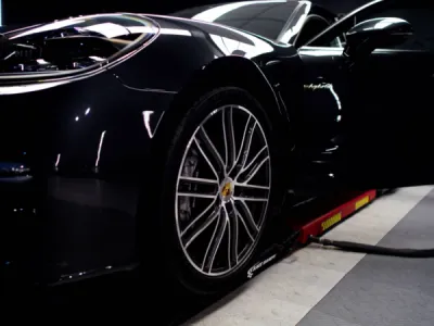 Protégez Votre Porsche Panamera avec le Traitement Céramique Gtechniq Crystal Serum Ultra près de Vannes (56890)