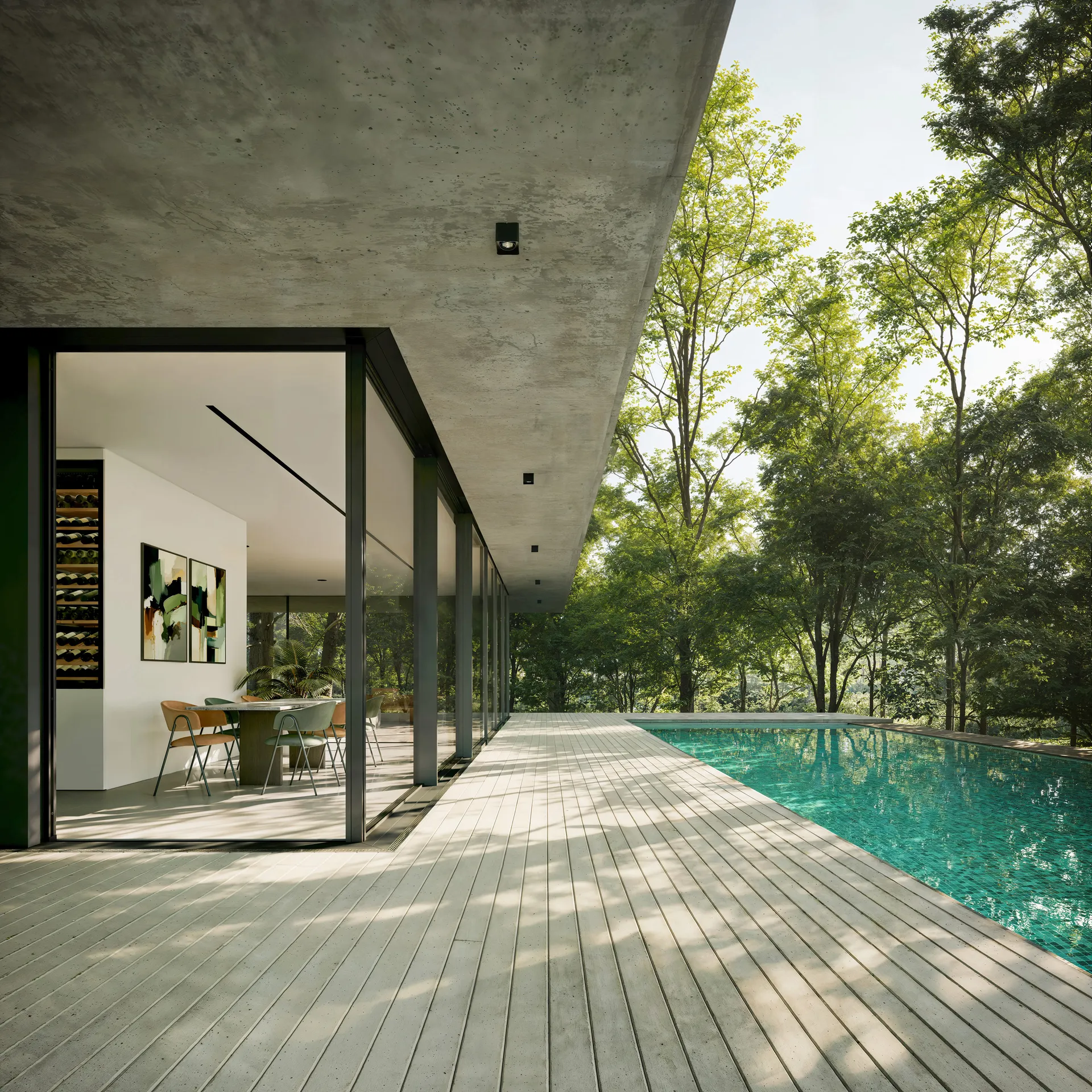 Solutions minimalistes pour habitat premium à Montpellier : profil aluminium ultra-fin, cadre invisible et grandes baies vitrées sur mesure
