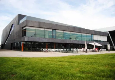 Jouer au foot à 5 au Corner Café à Aix