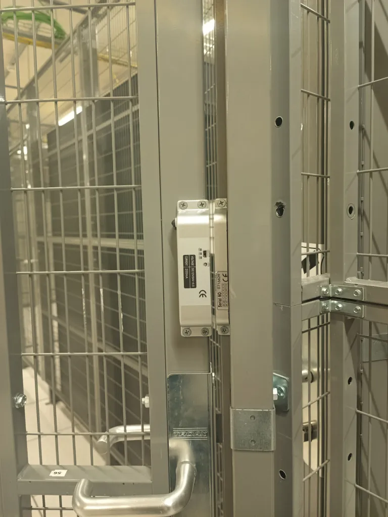 Protection de plusieurs accès avec installation de verrouillage Abloy et contrôle d'accès Vanderbilt dans un datacenter à Vénissieux près de Lyon