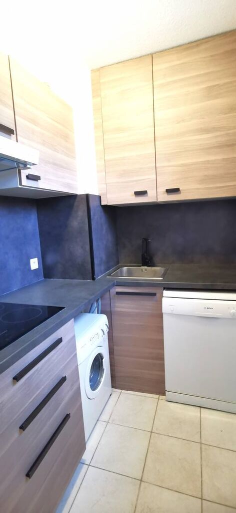 Vente appartement T1/2 Cassis  avec terrasse dans résidence avec piscine et parking aisé