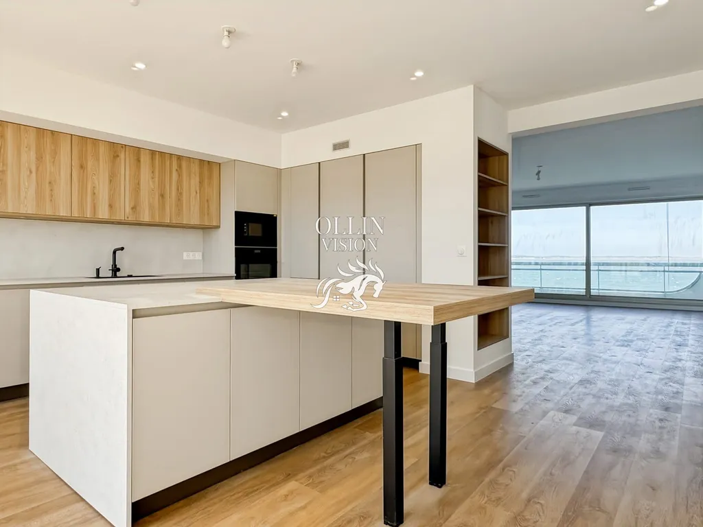 Appartement rénové en première ligne