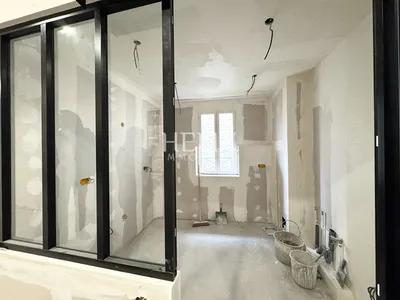 A vendre à Saint Germain en Laye, un appartement en duplex situé au 2ème 3ème et dernier étage d'un immeuble bien entretenu à Saint germain en Laye. 