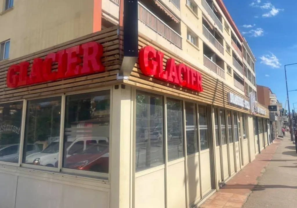 Fabrication d'une enseigne publicitaire en lettre découpées dans les Bouches du Rhône