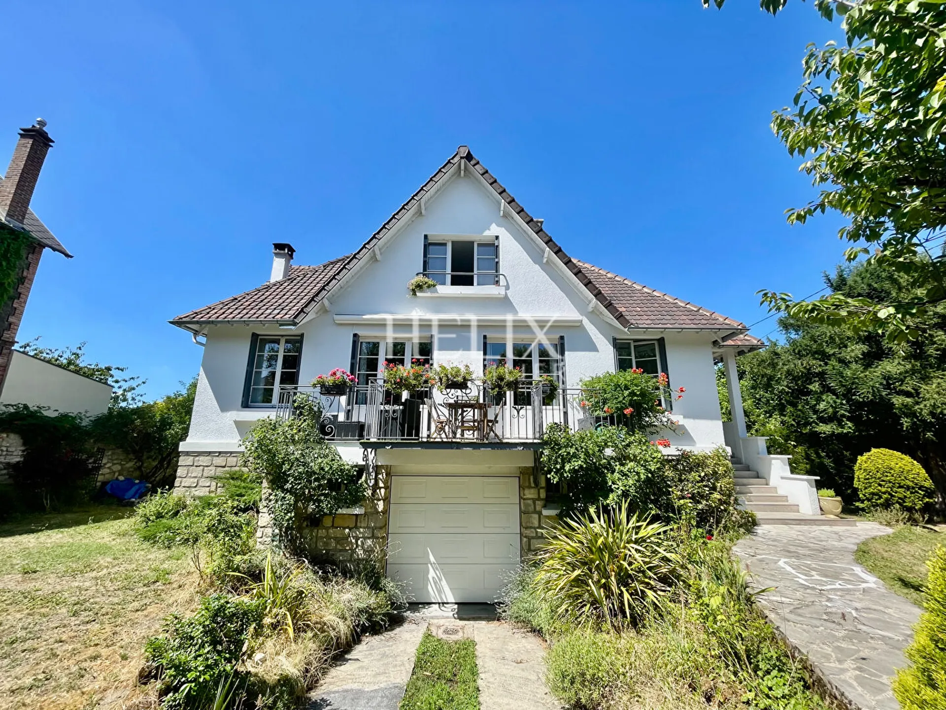 Houilles centre-ville maison recherchée avec grand terrain plat proche gare