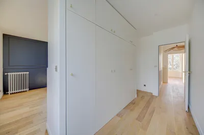 A vendre dans le centre de Saint Germain en Laye près des commerces et du RER un hotêl particulier rénové