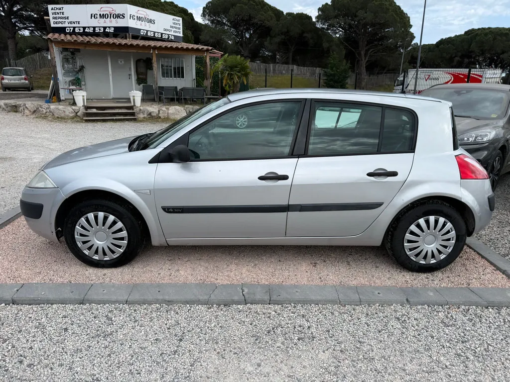 REnaut Mégane II 1.4 98CV 5 Portes