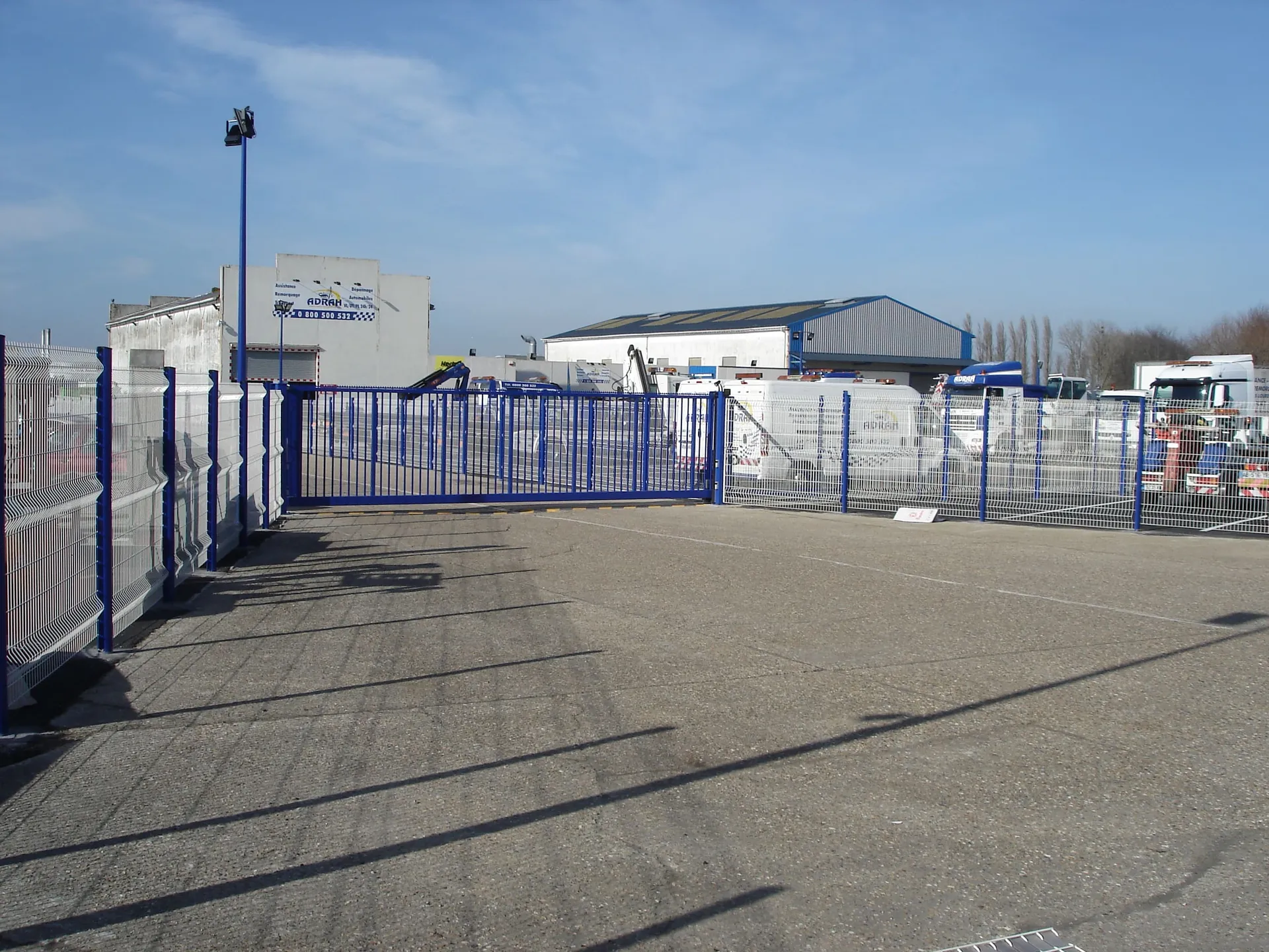 Installation de Portail autoportant professionnel grande dimension, Sécurisation de sites industriels et Fermetures périmétriques au Havre et sa Région ou Agglomération en Seine-Maritime 76