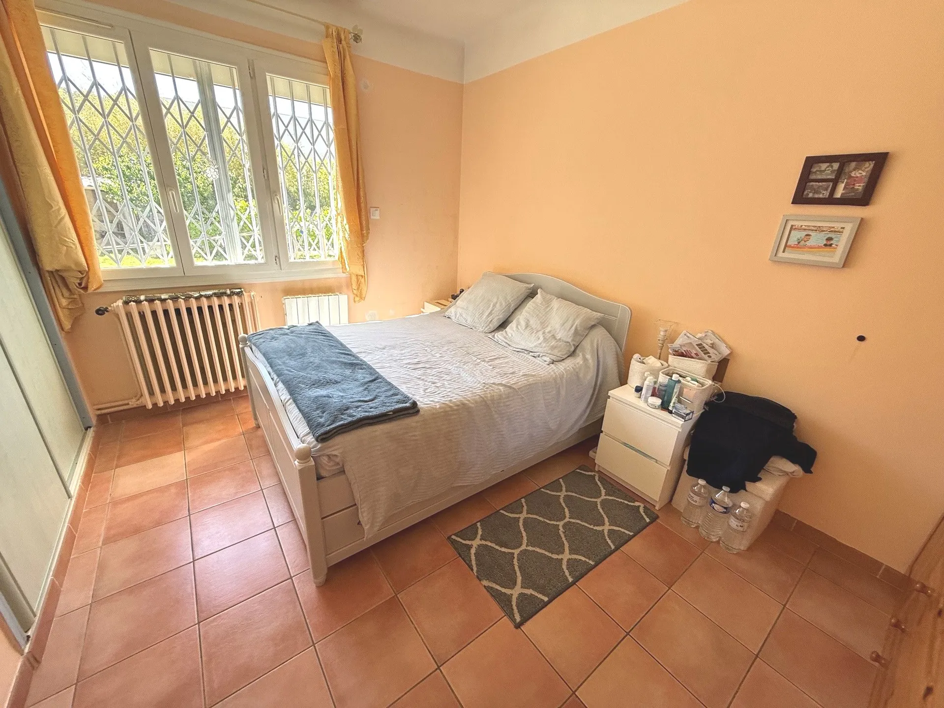 Vente- Carnoux en Provence villa de Type 4/5 en très bon état général située dans une paisible impasse