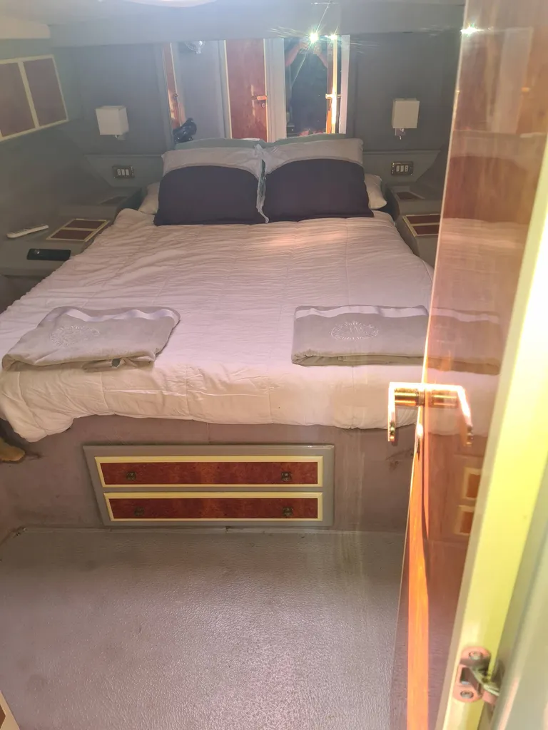 Bateau type vedette open avec cabine à Bandol
