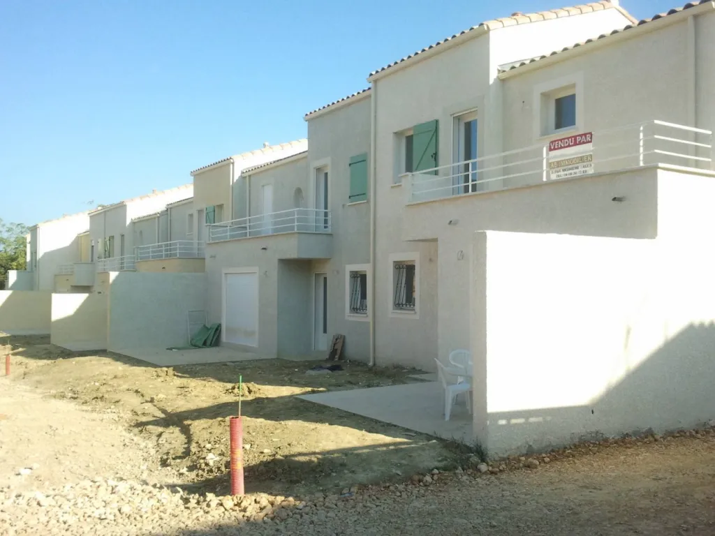 ENSEMBLE DE LOGEMENT COLLECTIF A ALES (GARD) ENSEMBLE DE LOGEMENT COLLECTIF A ALES (GARD)