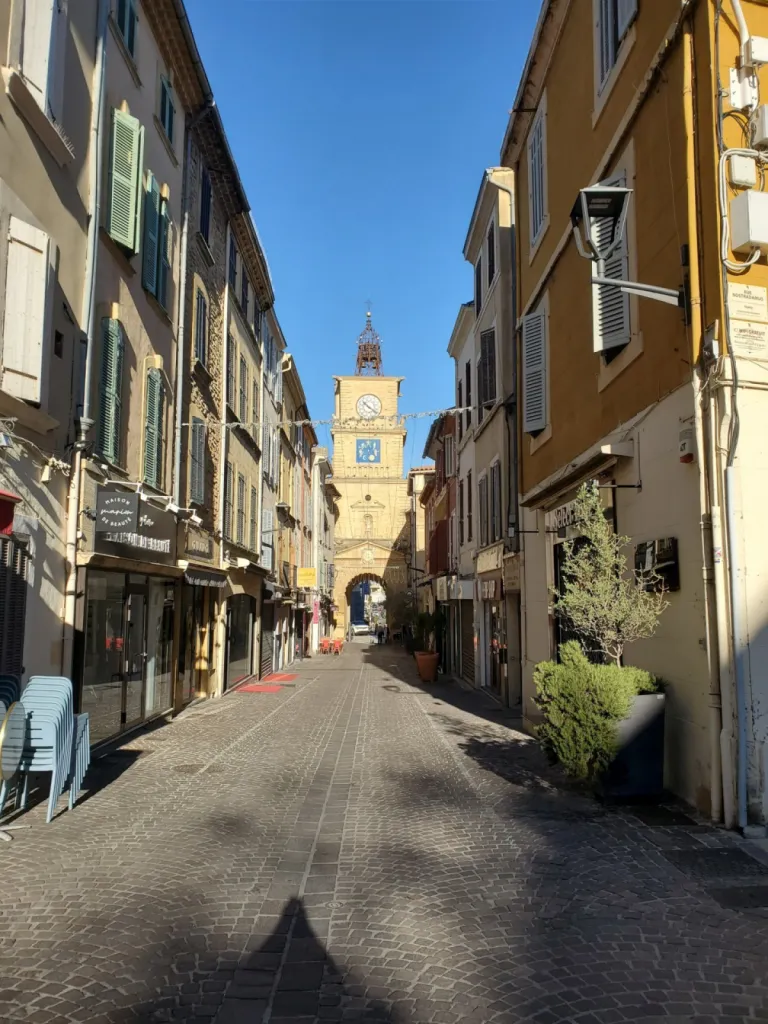 rue de l'horloge  salon de provence 