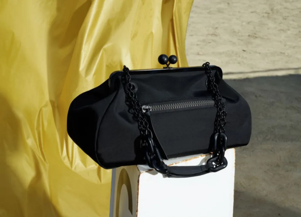 Sacha aime le sac Pasticcino de chez WeekEnd MaxMara le cadeau idéal aux multiples couleurs dont on ne se lasse pas.