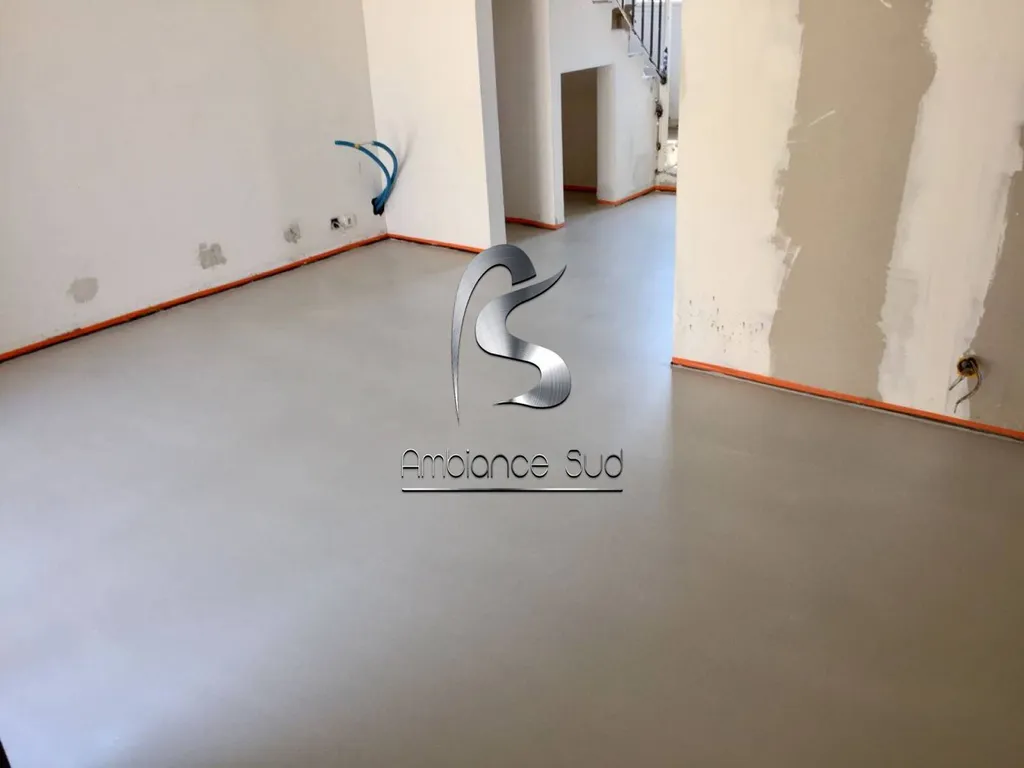 sol en beton cire coule industriel