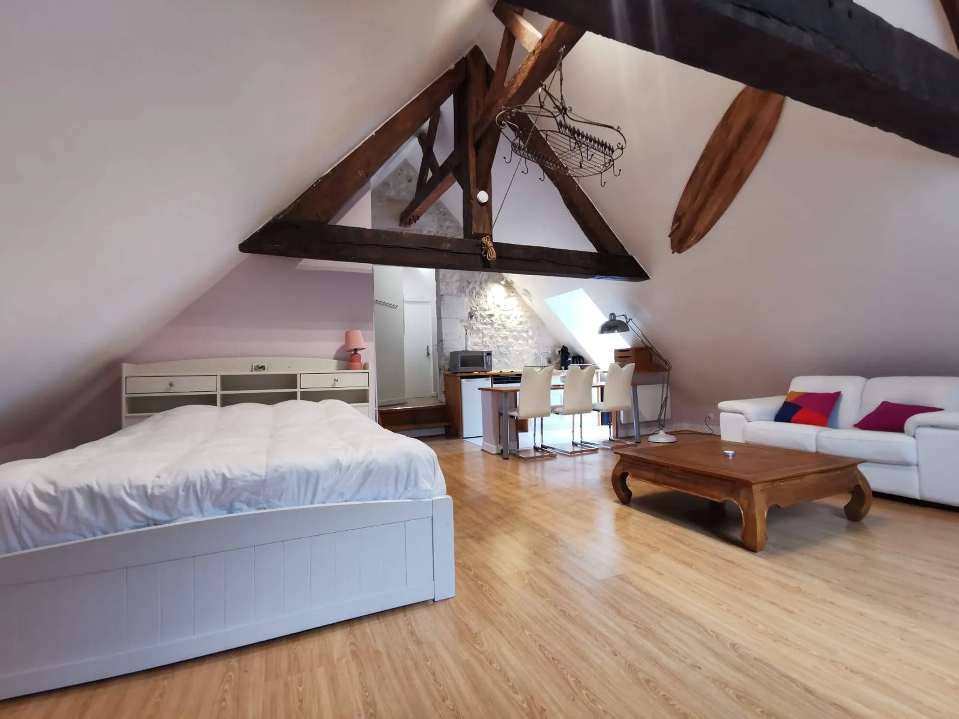 Vends, très beau studio situé à Honfleur dans le Calvados 14, alliant charme et caractère
