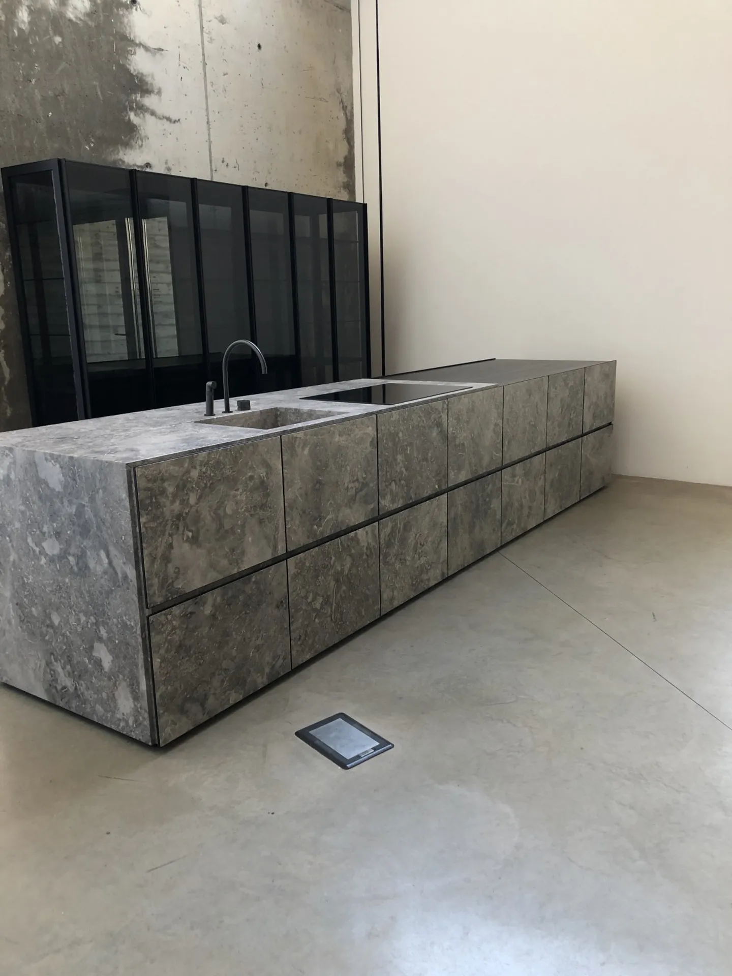 cuisine haut de gamme et luxueuse à lyon en pierre naturelle