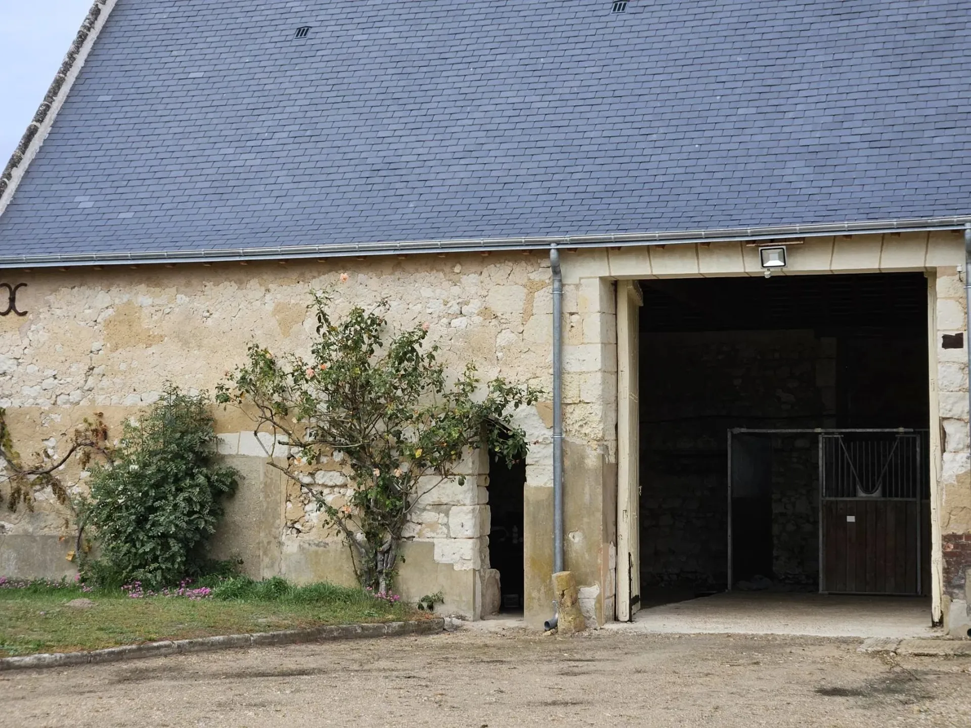 bien à vendre avec une agence immobilière spécialisée dans les biens haut de gamme en sarthe