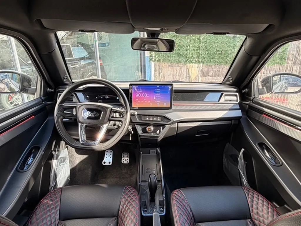 Ligier JS50 Ultimate 2026 : La voiture sans permis sport premium avec Pack Hifi Pioneer disponible chez votre concessionnaire à Toulon