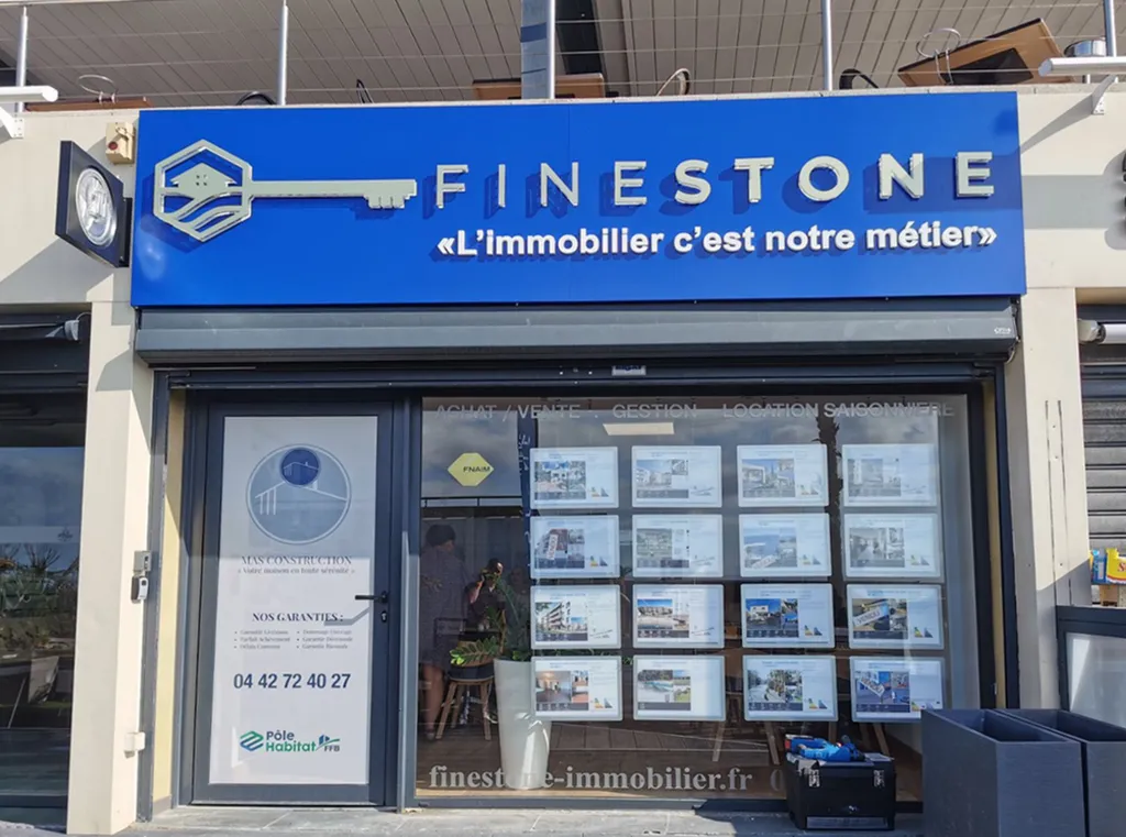 Création de caisson lumineux sur mesure chez ITS Arts Graphiques à Aubagne proche de La Ciotat