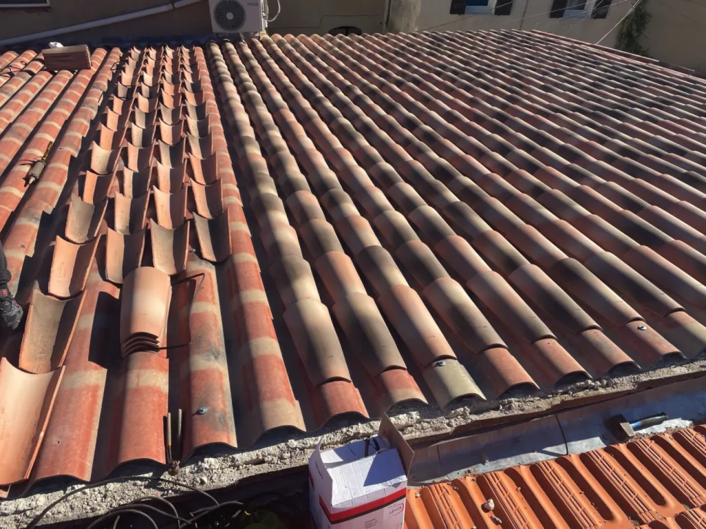 Réalisation de couvreur pour un changement de toiture de maison type P.S.T sur Istres 13800